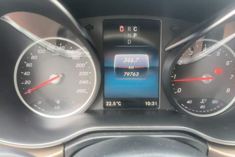 Used Mercedes-Benz V-Class 2020 V 260 Prestige Edition Odometer Close Up