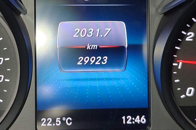 Used Mercedes-Benz V-Class 2020 V 260 Prestige Edition Odometer Close Up