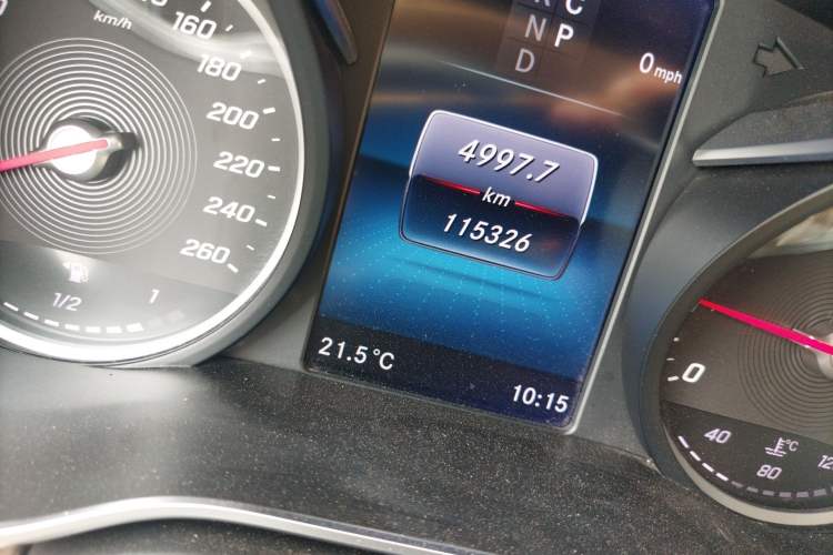Used Mercedes-Benz V-Class 2020 V 260 L Long-wheelbase Luxury Edition Odometer Close Up