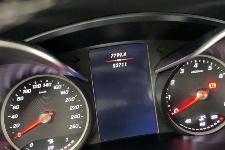 Used Mercedes-Benz V-Class 2020 V 260 L Long-wheelbase Luxury Edition Odometer Close Up