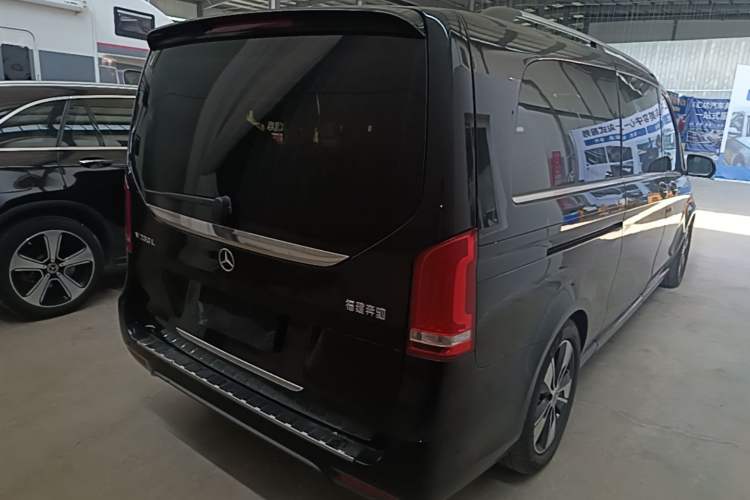 Used Mercedes-Benz V-Class 2020 V 260 L Long-wheelbase Luxury Edition Rear Right 45 Deg
