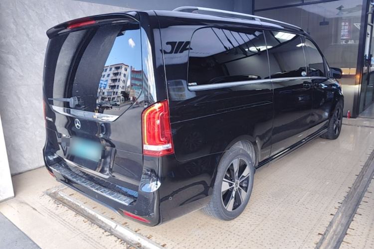 Used Mercedes-Benz V-Class 2020 V 260 L Long-wheelbase Luxury Edition Rear Right 45 Deg