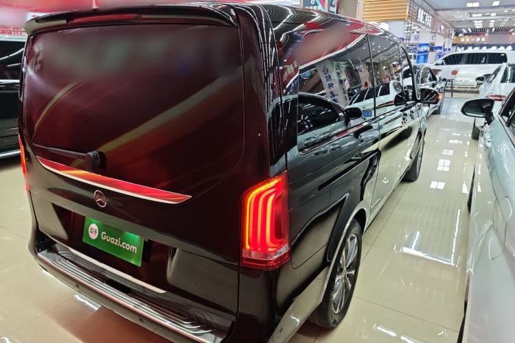 Used Mercedes-Benz V-Class 2020 V 260 Avantgarde Edition Rear Right 45 Deg
