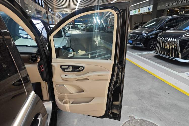 Used Mercedes-Benz V-Class 2020 V 260 L Long-wheelbase Luxury Edition Right Front Door Interior