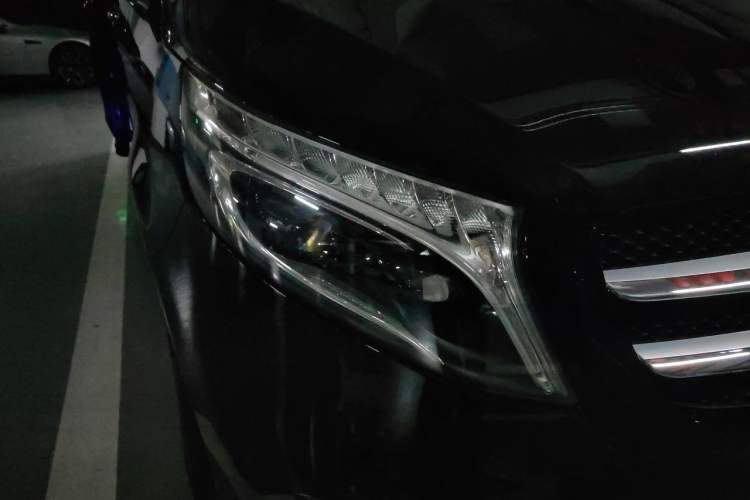 Used Mercedes-Benz V-Class 2020 V 260 Prestige Edition Right Front Headlight