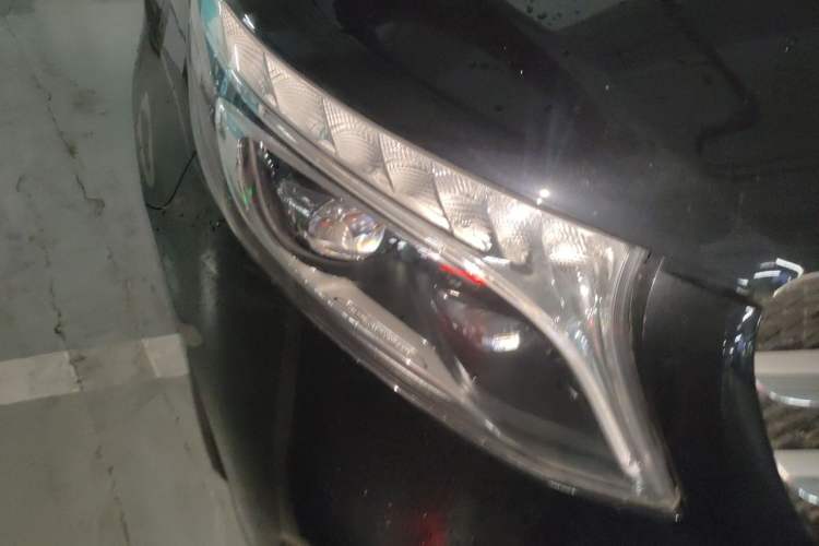 Used Mercedes-Benz V-Class 2020 V 260 Prestige Edition Right Front Headlight