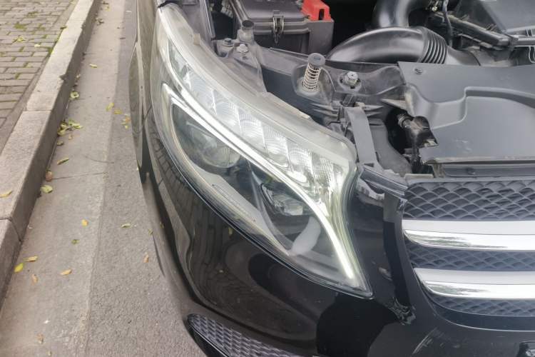 Used Mercedes-Benz V-Class 2020 V 260 Prestige Edition Right Front Headlight