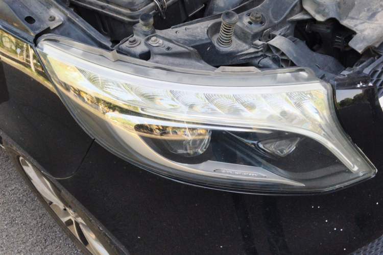 Used Mercedes-Benz V-Class 2020 V 260 Avantgarde Edition Right Front Headlight