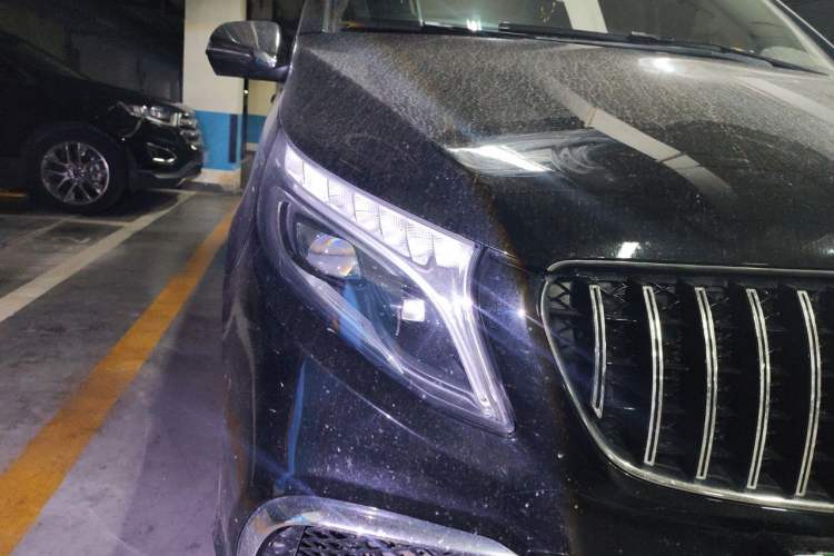 Used Mercedes-Benz V-Class 2020 V 260 Avantgarde Edition Right Front Headlight