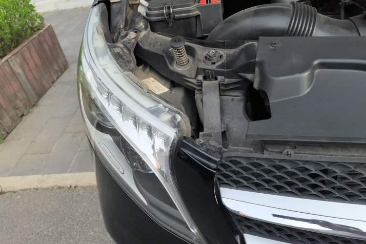 Used Mercedes-Benz V-Class 2020 V 260 Prestige Edition Right Front Headlight