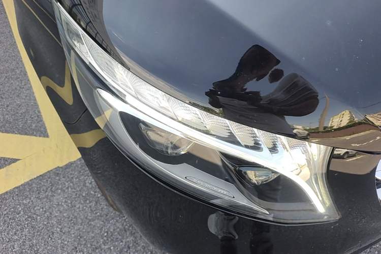 Used Mercedes-Benz V-Class 2020 V 260 Avantgarde Edition Right Front Headlight