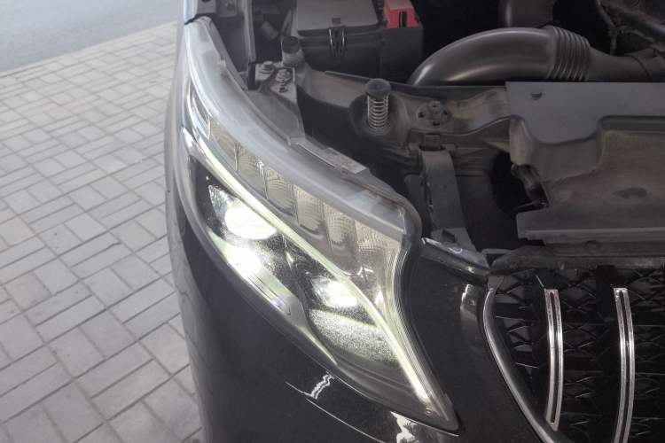 Used Mercedes-Benz V-Class 2020 V 260 Prestige Edition Right Front Headlight