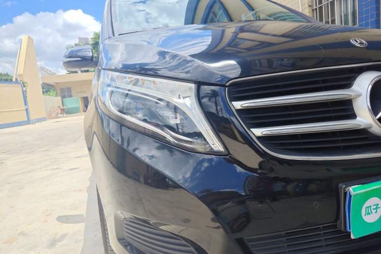 Used Mercedes-Benz V-Class 2020 V 260 Avantgarde Edition Right Front Headlight