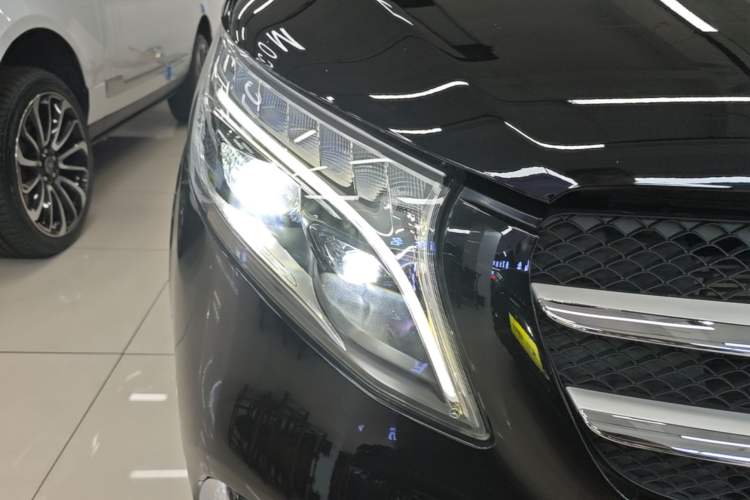 Used Mercedes-Benz V-Class 2020 V 260 Prestige Edition Right Front Headlight