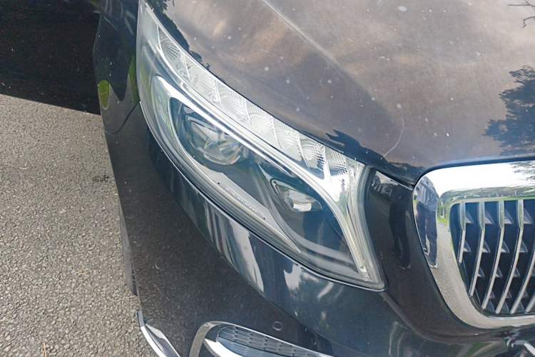 Used Mercedes-Benz V-Class 2020 V 260 Avantgarde Edition Right Front Headlight