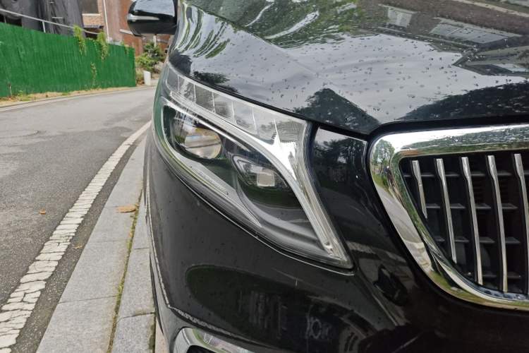 Used Mercedes-Benz V-Class 2020 V 260 Prestige Edition Right Front Headlight