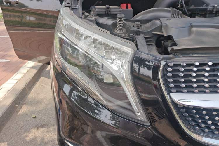 Used Mercedes-Benz V-Class 2020 V 260 L Long-wheelbase Luxury Edition Right Front Headlight