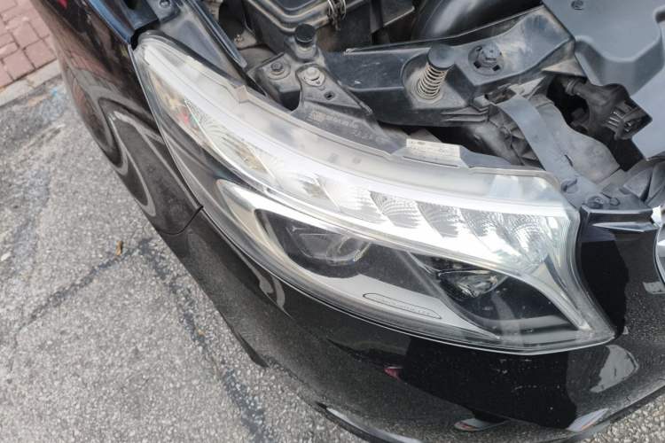 Used Mercedes-Benz V-Class 2020 V 260 Avantgarde Edition Right Front Headlight