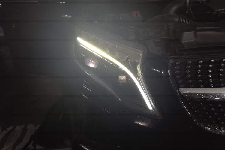 Used Mercedes-Benz V-Class 2020 V 260 L Long-wheelbase Luxury Edition Right Front Headlight