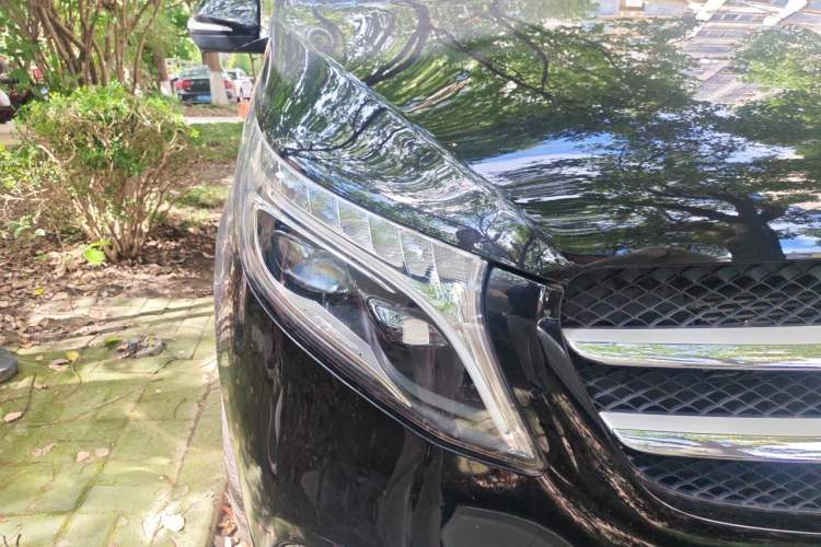 Used Mercedes-Benz V-Class 2020 V 260 Avantgarde Edition Right Front Headlight