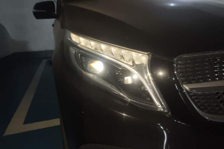 Used Mercedes-Benz V-Class 2020 V 260 L Long-wheelbase Luxury Edition Right Front Headlight