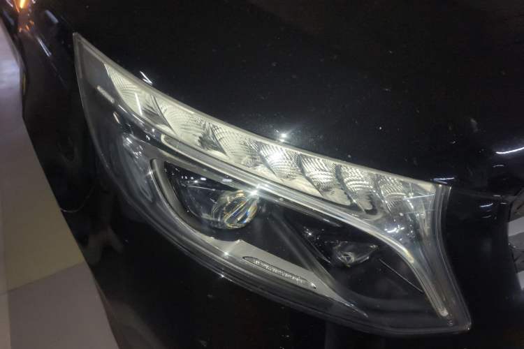 Used Mercedes-Benz V-Class 2020 V 260 Prestige Edition Right Front Headlight