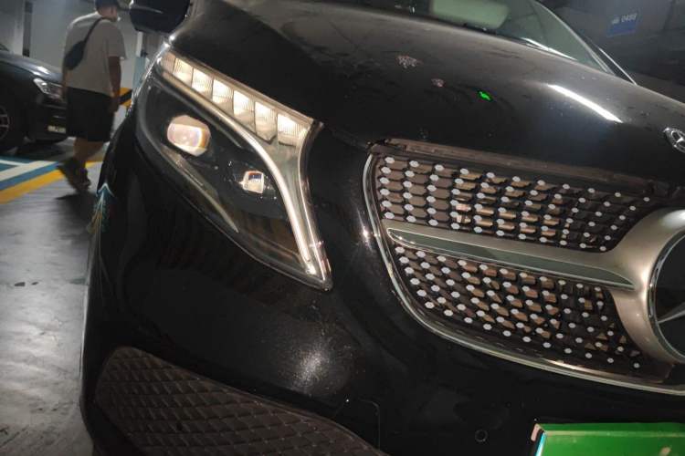 Used Mercedes-Benz V-Class 2020 V 260 Avantgarde Edition Right Front Headlight