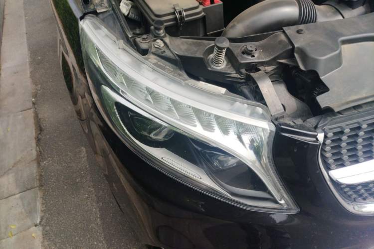 Used Mercedes-Benz V-Class 2020 V 260 L Long-wheelbase Luxury Edition Right Front Headlight