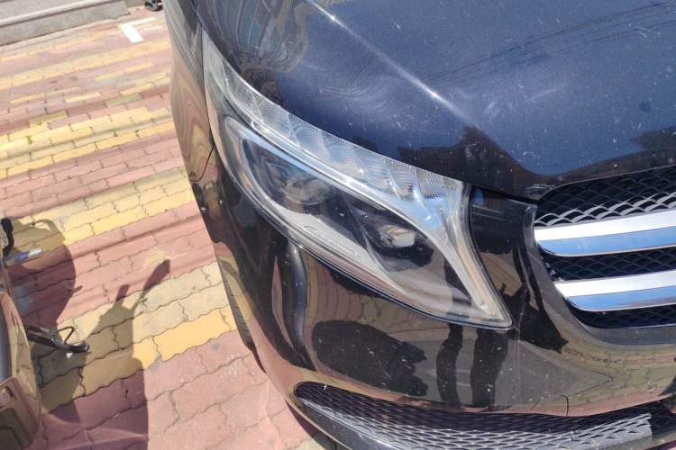 Used Mercedes-Benz V-Class 2020 V 260 Avantgarde Edition Right Front Headlight