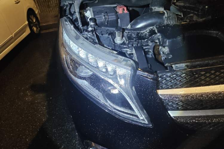 Used Mercedes-Benz V-Class 2020 V 260 Prestige Edition Right Front Headlight