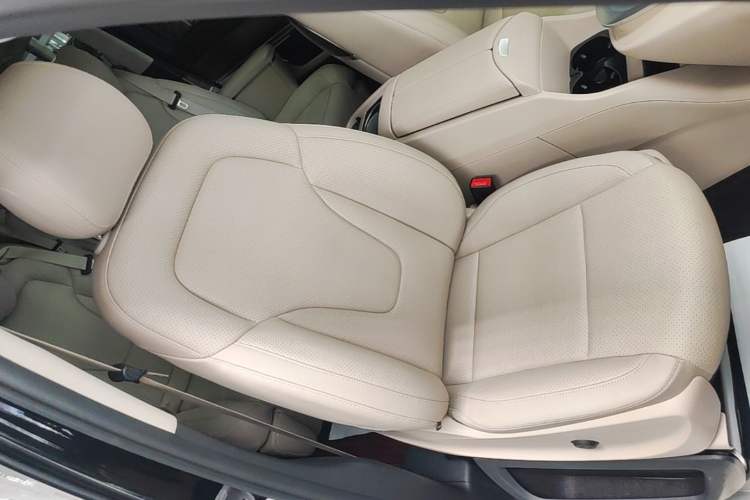 Used Mercedes-Benz V-Class 2020 V 260 Prestige Edition Right Front Seat