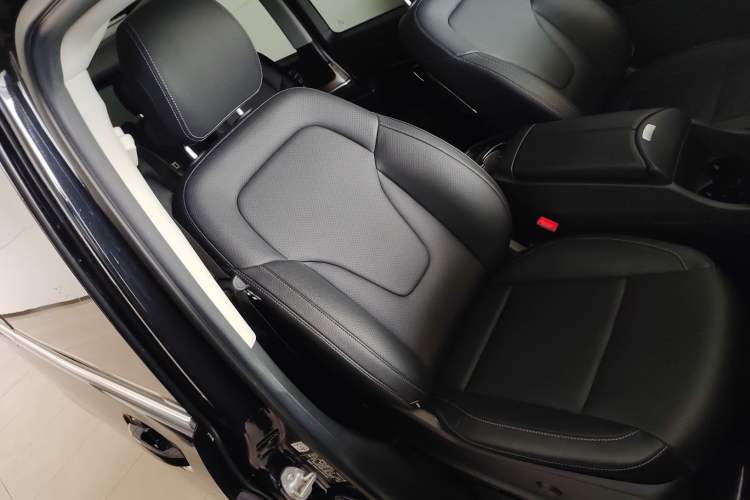 Used Mercedes-Benz V-Class 2020 V 260 Prestige Edition Right Front Seat