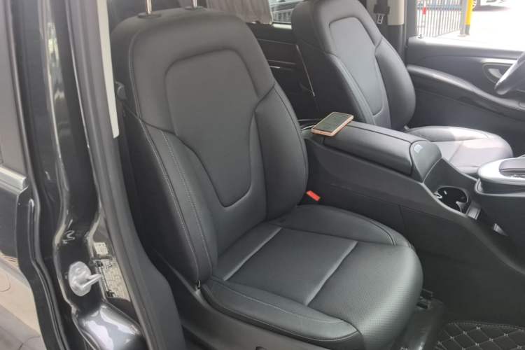 Used Mercedes-Benz V-Class 2020 V 260 L Long-wheelbase Luxury Edition Right Front Seat