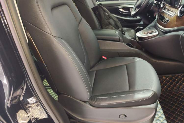 Used Mercedes-Benz V-Class 2020 V 260 Prestige Edition Right Front Seat