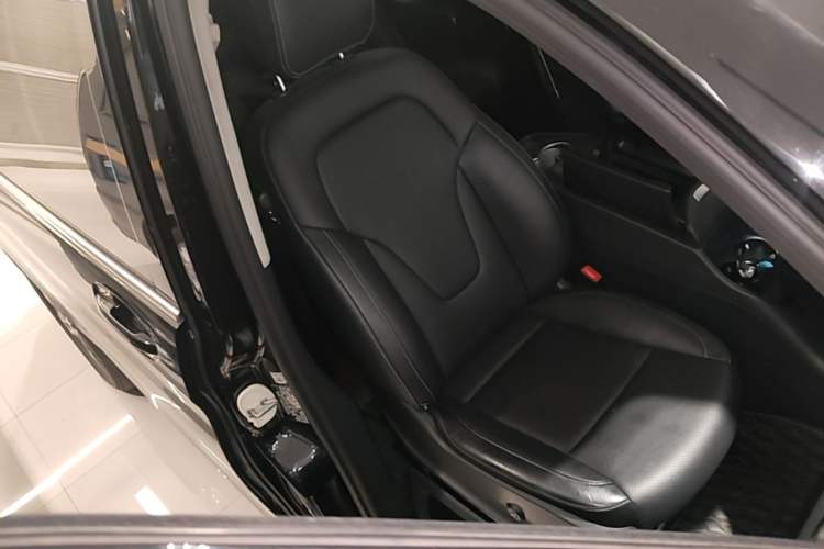 Used Mercedes-Benz V-Class 2020 V 260 Prestige Edition Right Front Seat