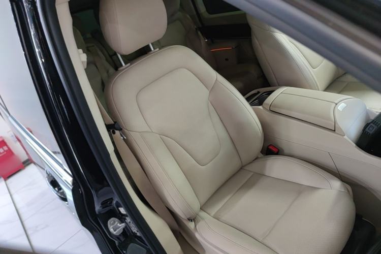 Used Mercedes-Benz V-Class 2020 V 260 Avantgarde Edition Right Front Seat