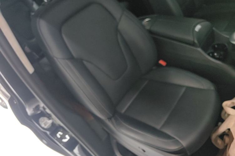 Used Mercedes-Benz V-Class 2020 V 260 Avantgarde Edition Right Front Seat