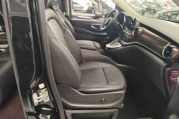 Used Mercedes-Benz V-Class 2020 V 260 Avantgarde Edition Right Front Seat