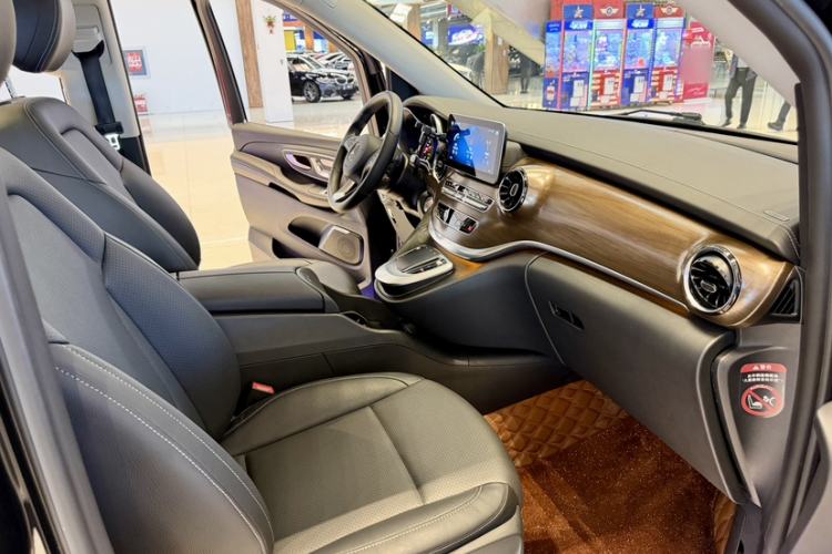Used Mercedes-Benz V-Class 2020 V 260 L Long-wheelbase Luxury Edition Right Front Seat