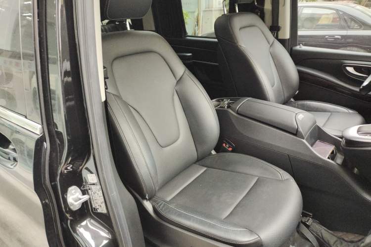 Used Mercedes-Benz V-Class 2020 V 260 Avantgarde Edition Right Front Seat