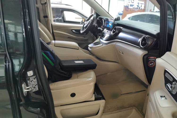 Used Mercedes-Benz V-Class 2020 V 260 Avantgarde Edition Right Front Seat