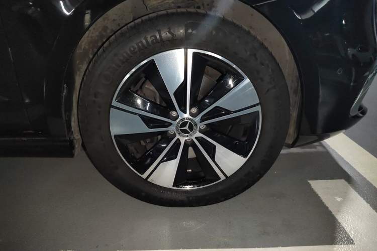 Used Mercedes-Benz V-Class 2020 V 260 Prestige Edition Right Front Wheel Hub