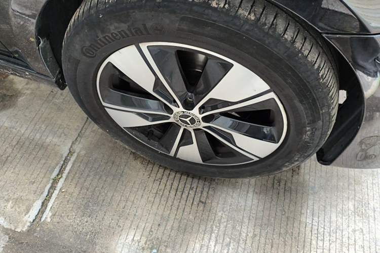 Used Mercedes-Benz V-Class 2020 V 260 Avantgarde Edition Right Front Wheel Hub