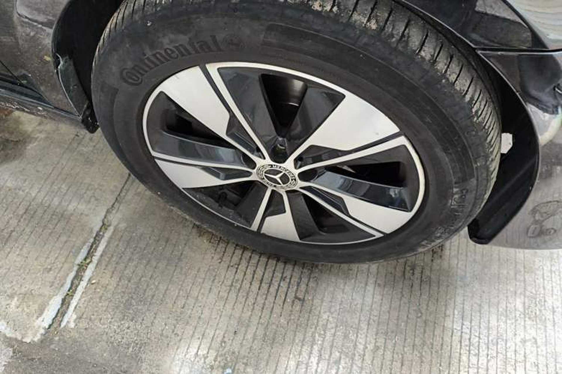 Used Mercedes-Benz V-Class 2020 V 260 Avantgarde Edition Right Front Wheel Hub