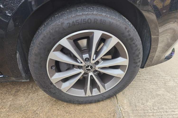 Used Mercedes-Benz V-Class 2020 V 260 Avantgarde Edition Right Front Wheel Hub