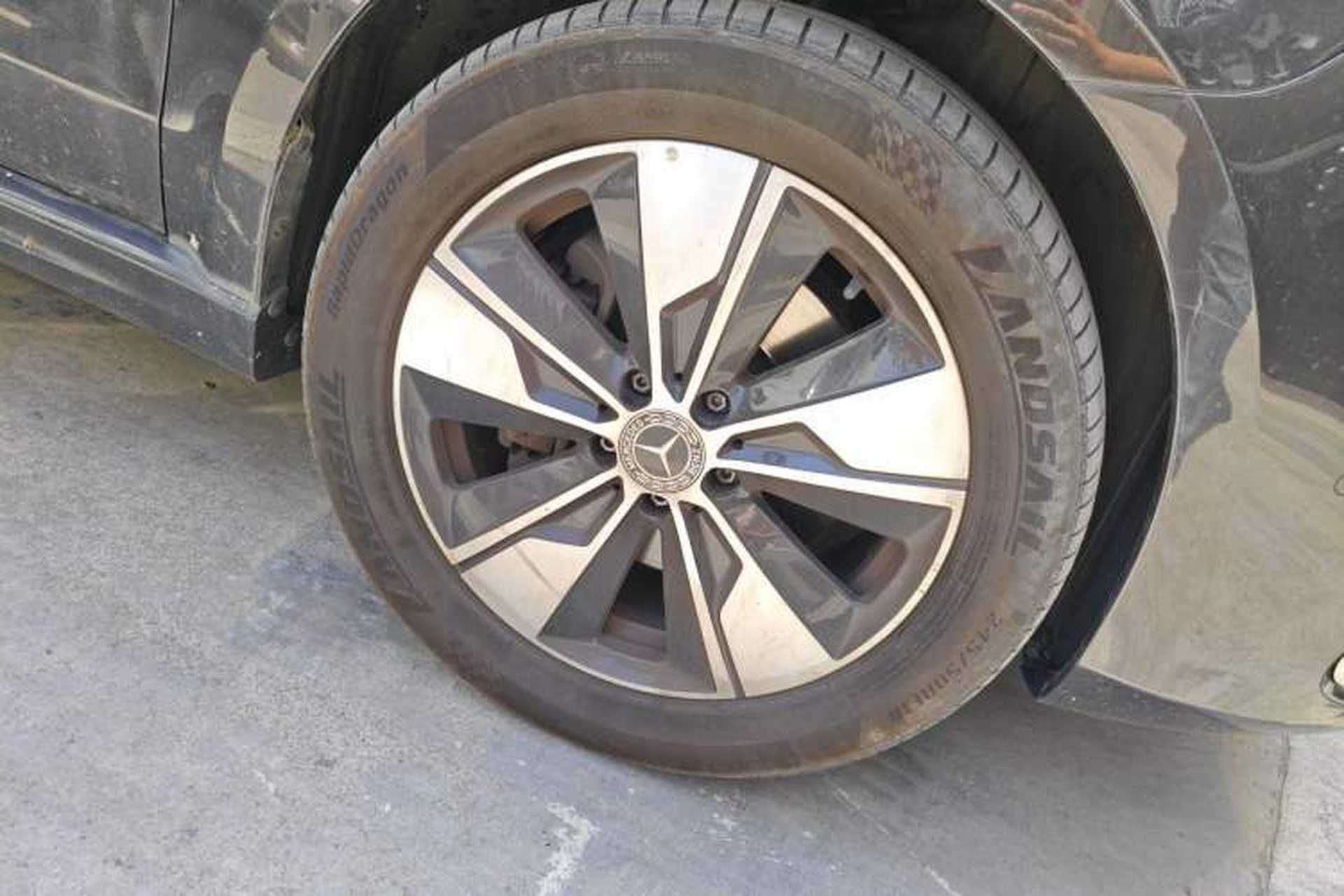 Used Mercedes-Benz V-Class 2020 V 260 Prestige Edition Right Front Wheel Hub