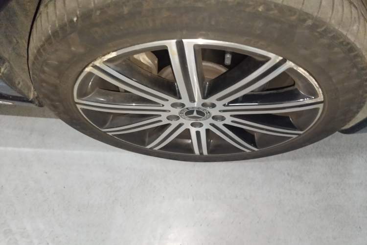 Used Mercedes-Benz V-Class 2020 V 260 L Long-wheelbase Luxury Edition Right Front Wheel Hub