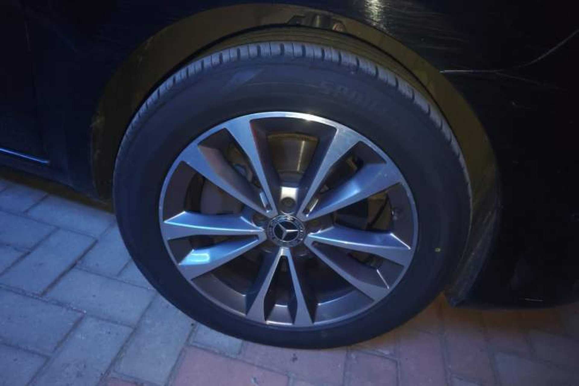 Used Mercedes-Benz V-Class 2020 V 260 Avantgarde Edition Right Front Wheel Hub