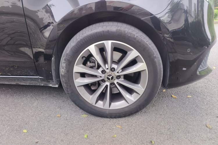 Used Mercedes-Benz V-Class 2020 V 260 Prestige Edition Right Front Wheel Hub