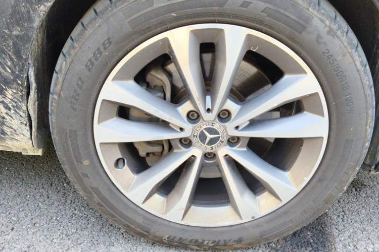 Used Mercedes-Benz V-Class 2020 V 260 Avantgarde Edition Right Front Wheel Hub